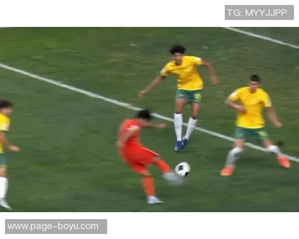 广东队追平中国香港陈伟禁区内巧妙过人后射门得分