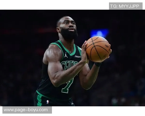 杰伦布朗谈球队战绩超预期强调保持紧迫感的重要性